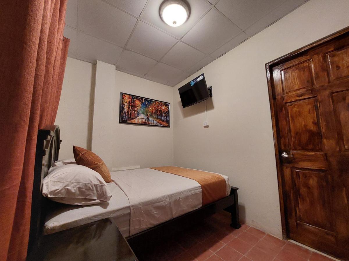 Hospedaje Los Lirios Chitré Eksteriør bilde
